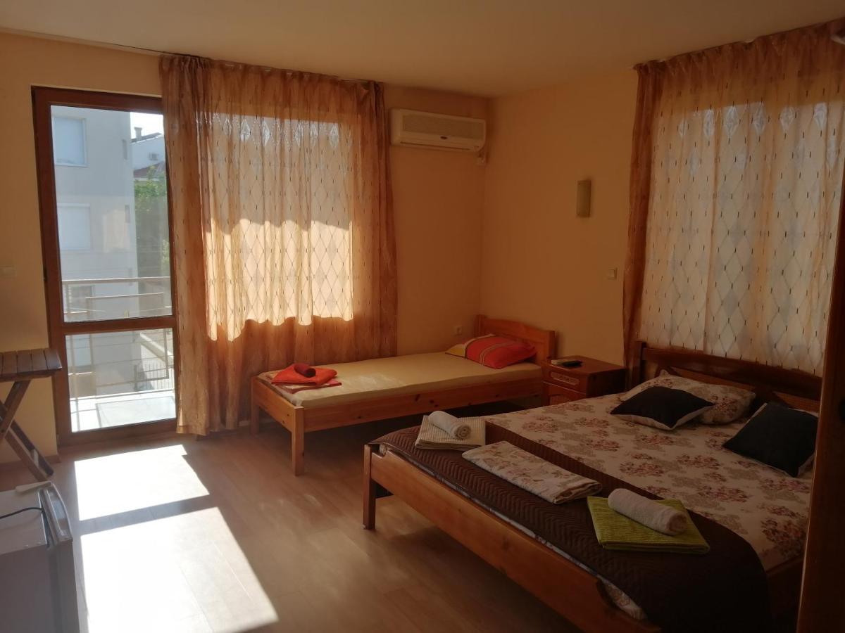 Guest House "Zora - Sarafovo" Burgas Stad Buitenkant foto