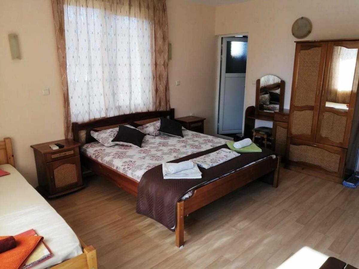 Guest House "Zora - Sarafovo" Burgas Stad Buitenkant foto