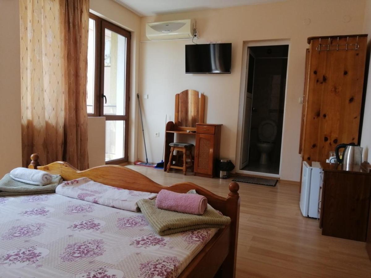Guest House "Zora - Sarafovo" Burgas Stad Buitenkant foto