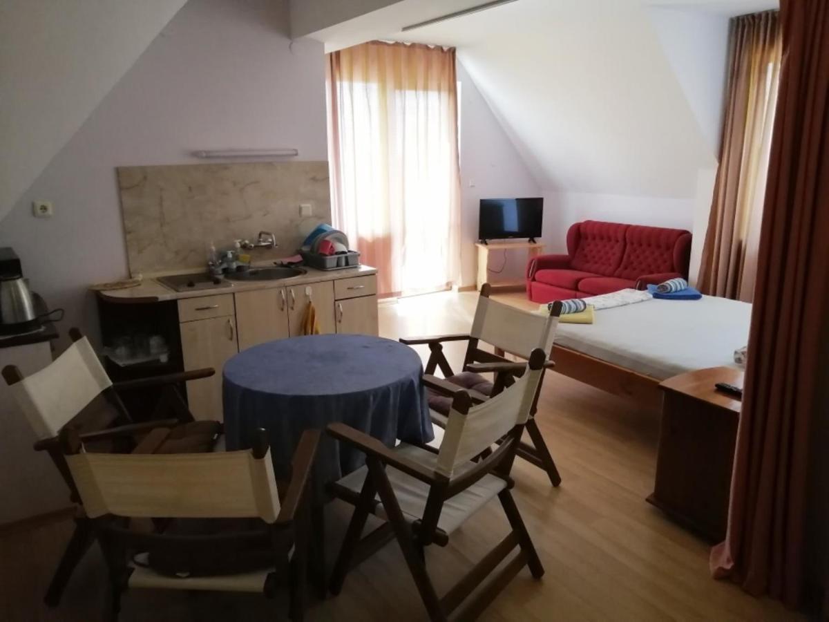 Guest House "Zora - Sarafovo" Burgas Stad Buitenkant foto