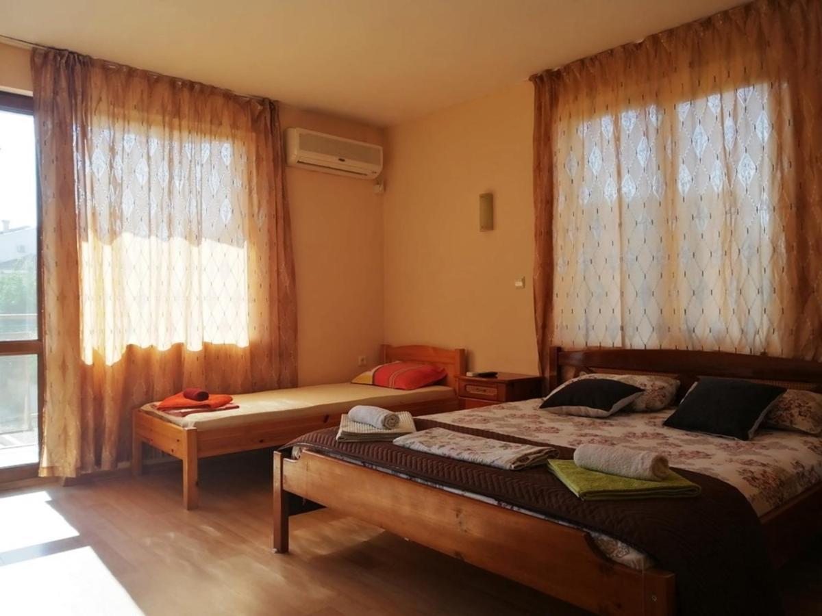Guest House "Zora - Sarafovo" Burgas Stad Buitenkant foto