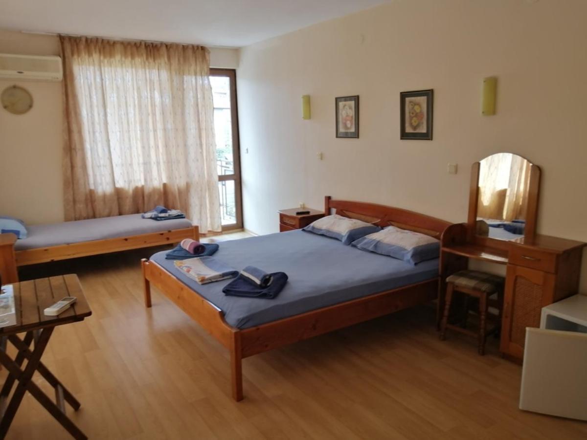 Guest House "Zora - Sarafovo" Burgas Stad Buitenkant foto