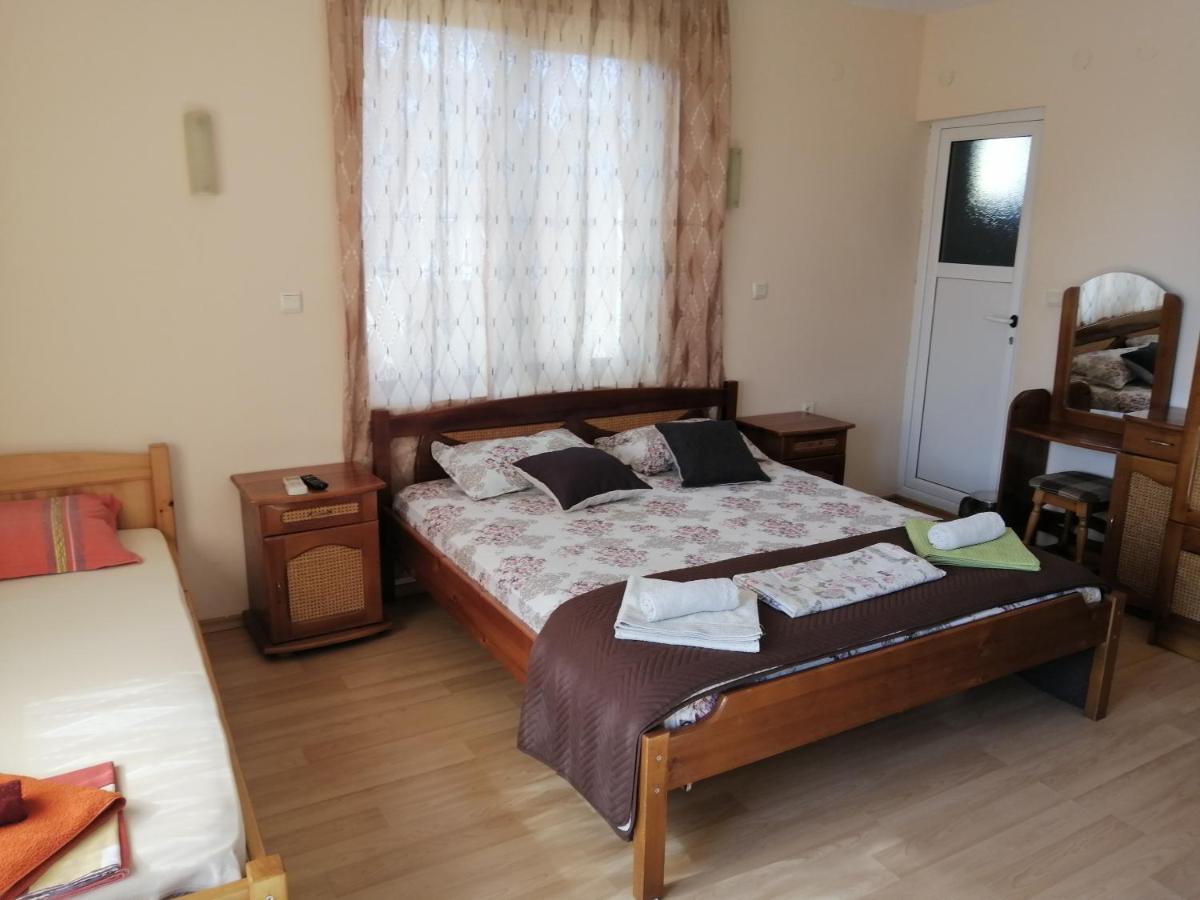 Guest House "Zora - Sarafovo" Burgas Stad Buitenkant foto