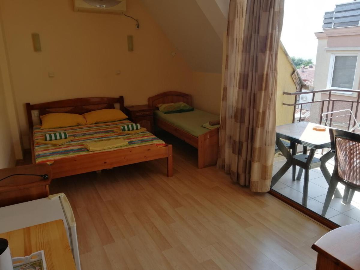 Guest House "Zora - Sarafovo" Burgas Stad Buitenkant foto