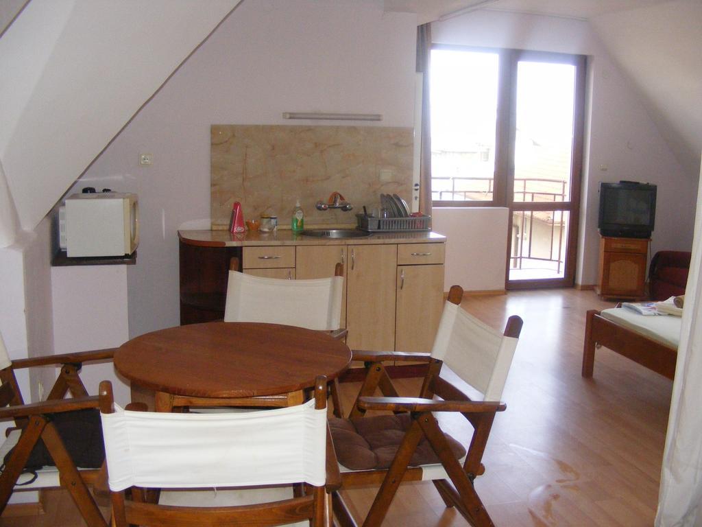 Guest House "Zora - Sarafovo" Burgas Stad Buitenkant foto