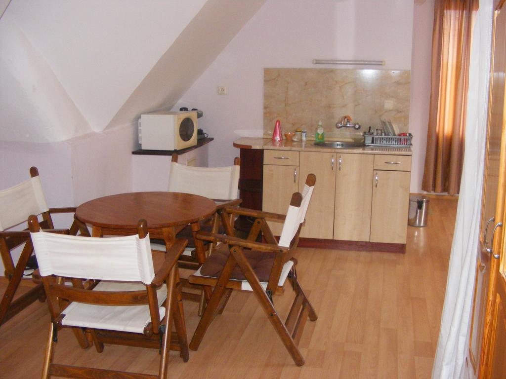 Guest House "Zora - Sarafovo" Burgas Stad Buitenkant foto