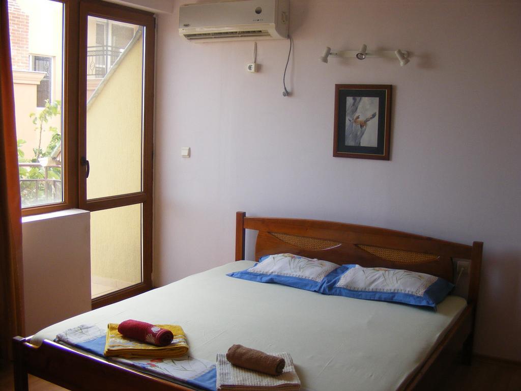 Guest House "Zora - Sarafovo" Burgas Stad Buitenkant foto