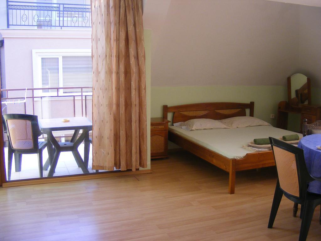 Guest House "Zora - Sarafovo" Burgas Stad Buitenkant foto