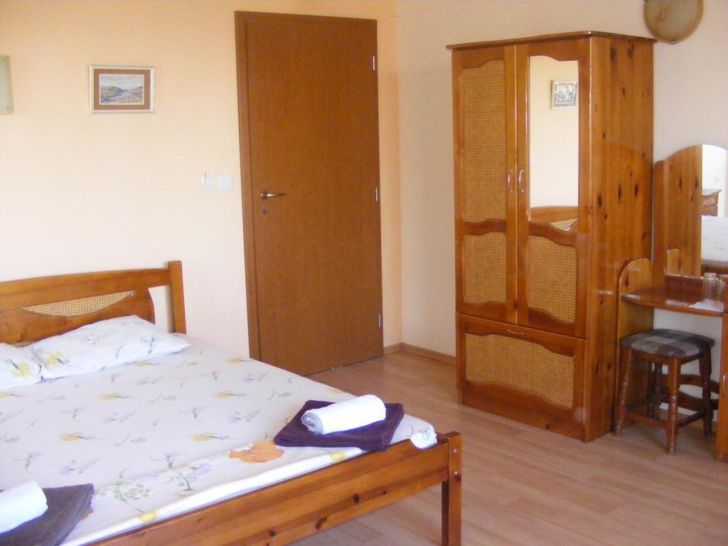 Guest House "Zora - Sarafovo" Burgas Stad Buitenkant foto
