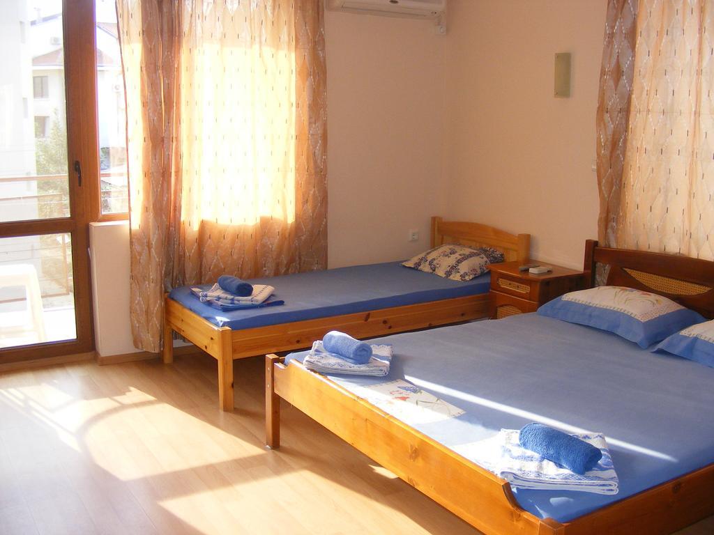 Guest House "Zora - Sarafovo" Burgas Stad Buitenkant foto