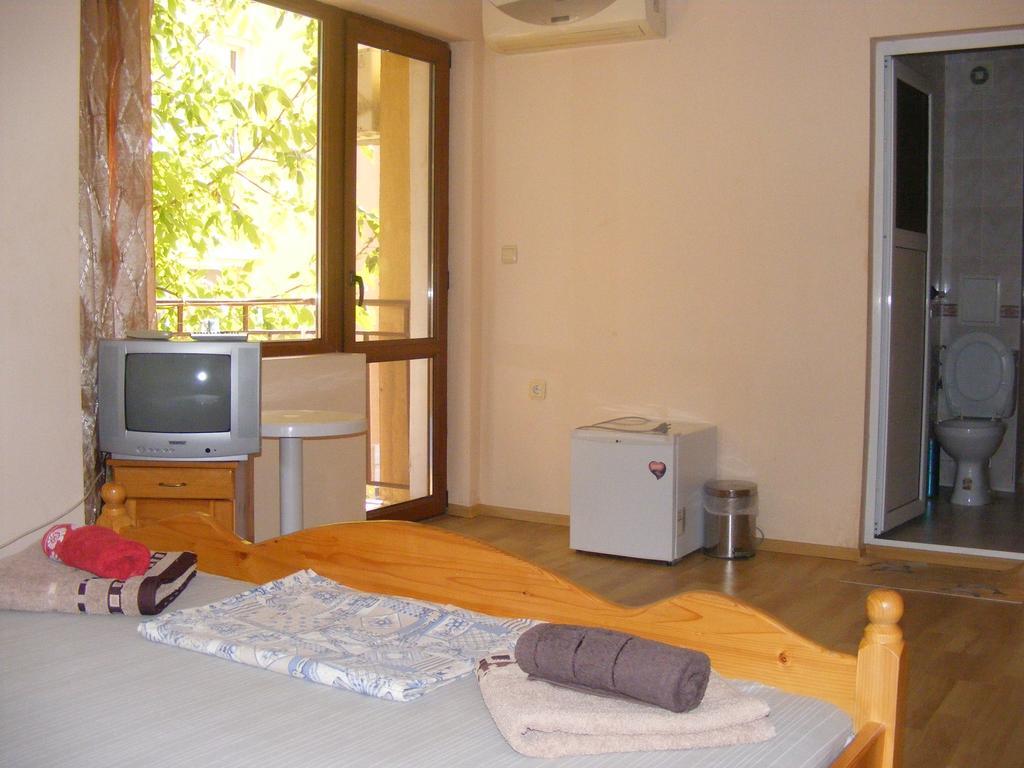 Guest House "Zora - Sarafovo" Burgas Stad Buitenkant foto