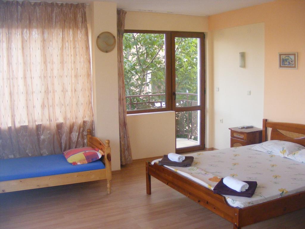 Guest House "Zora - Sarafovo" Burgas Stad Buitenkant foto