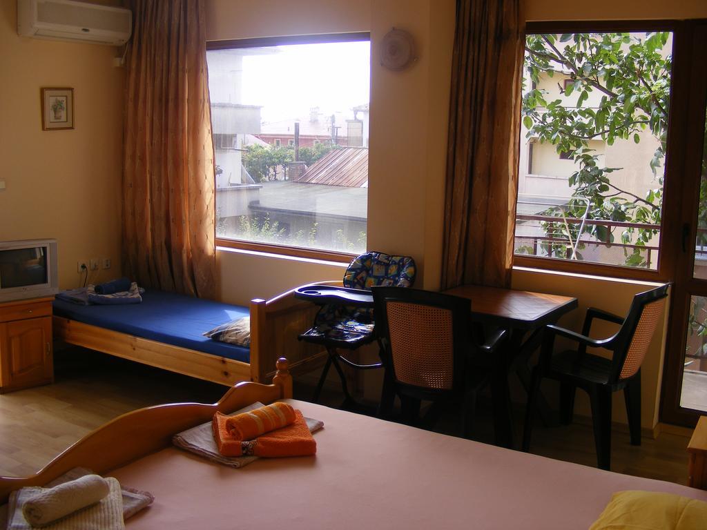 Guest House "Zora - Sarafovo" Burgas Stad Buitenkant foto