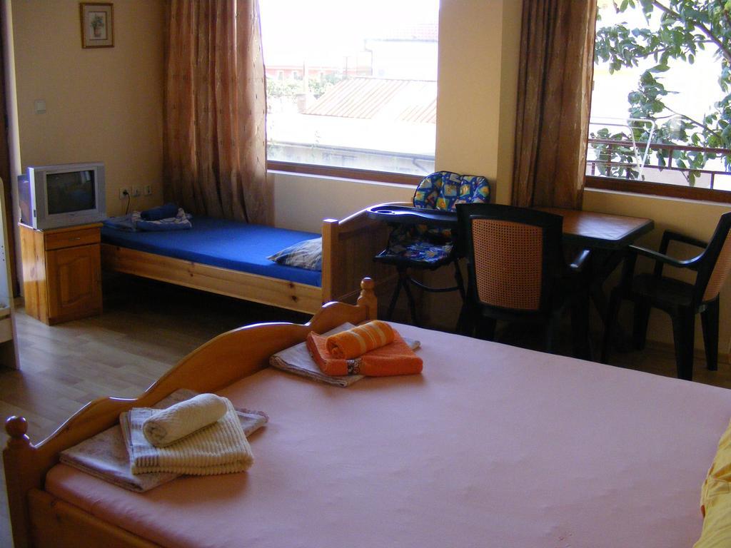 Guest House "Zora - Sarafovo" Burgas Stad Buitenkant foto