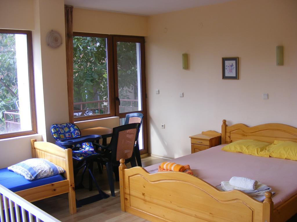 Guest House "Zora - Sarafovo" Burgas Stad Buitenkant foto